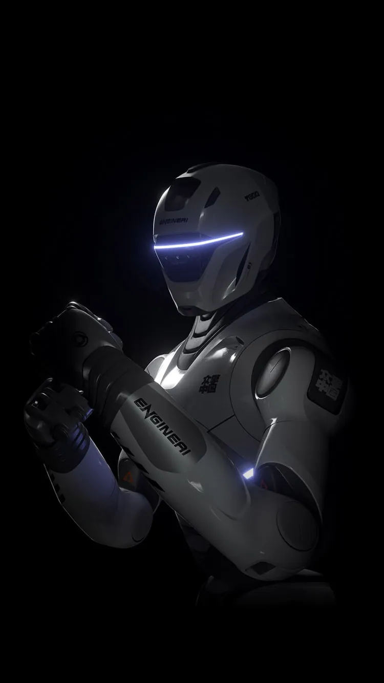 EngineAI T800 sobre fundo escuro, com a faixa de luz do visor acesa e os punhos erguidos à frente do corpo